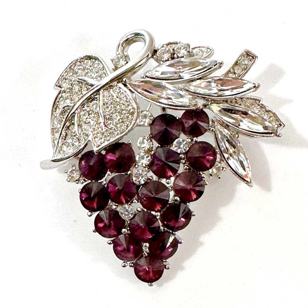 GRAPE VINE PIN